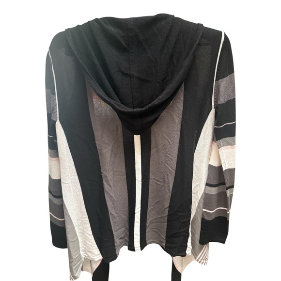 🌺Warehouse One Black and Gray Patterned Cardigan - Picture 3 of 3